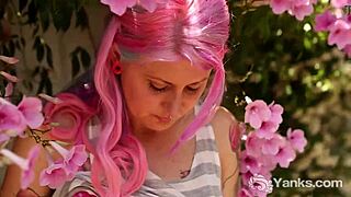 Pink-Haired Yanks Babe Zahra Toys Her Pussy in HD
