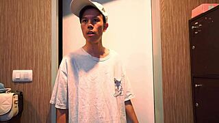 she enjoys vr porn, i enjoy her body