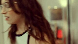 chanel camryn craves raw scissoring from alexis tae!