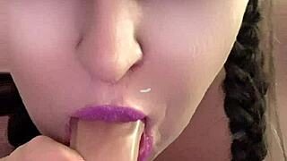 캔디 케인이 BBW 딥스로트 액션에서 곡선 자랑해