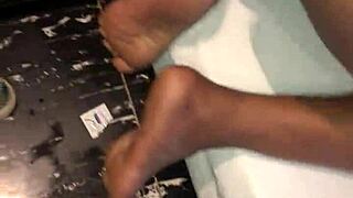 Dominican Beauty Enjoys Oral Pleasures And Squirting