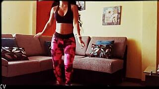 peruana pilar gasca, puta moviendo rico el culo?