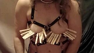 2025 02 28 esclave f autoseance en harnais de cuir et ecarteur de bouche