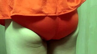 Asian Amateur Gets Huge Buttplug in Ass Training!