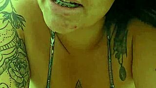 estou usando calcinha na praia pra chamar aten��o dos casados e v� se encontro um pra me fude gostoso