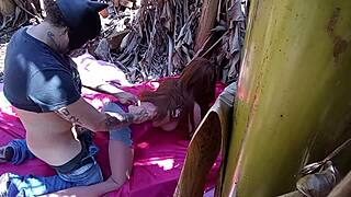 estorano um cusinho sex toy na rua, com vibes públicas e divertidas 😏