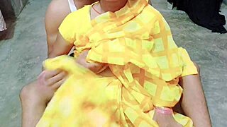 Does the desi bhabhi lick pussy for her devar bangali?