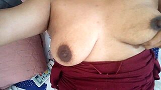 Step-sister masturbates huge pussy