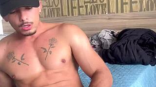 Watch this muscular guy masturbate!