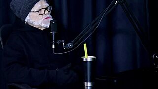 Why won't Kidi Bengala record with exhibitionist Flor de Damiana?