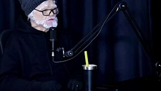 Why won't Kidi Bengala record with exhibitionist Flor de Damiana?