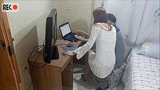 novinha alone at home with perverted repairman, hidden camera