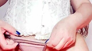 madrastra mexicana latina muy puta de cameltoe gigante se masturba para su hijastro con su vagina marcada