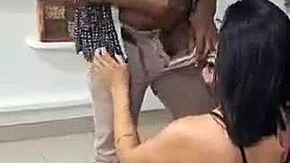 neg�o dotado me pegando forte na lingua e slap