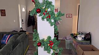 सेक्सी लैटिना मॉडल फेस फक और क्रिसमस के लिए अस खाती है!