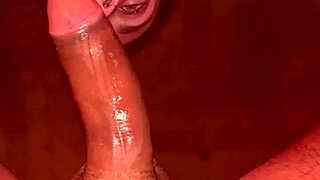 garganta profunda con rica acabada en la boca de hermosa rubia amateur