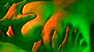 देखो रेट्रो पॉर्न की ब्लोंड देवी की जंगली चुदाई सेशन?