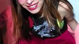 Bonneyuwu indulges in seductive lollipop fetish with petite teen allure