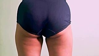 Hot Delhi College Girl Bends Over!