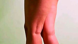 Hot Delhi College Girl Bends Over!