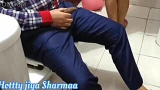 Desi hot sex with sexy housewife!