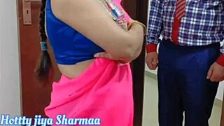 Desi hot sex with sexy housewife!