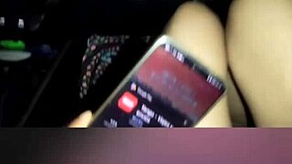 ay que caliente por la calle subo al carro de mi novio pero me toco sola y lo dejo con las ganas de cogerme real 100 en per� callejero al m�ximo