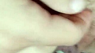 moglie incinta si eccita e sborra come una troia