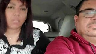 妻が運転中に後部座席で見知らぬ人に犯される