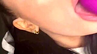 Tonåring 18+ amerikansk utbytesstudent onanerar ensam