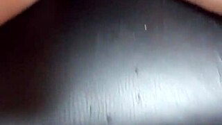 moglie incinta si eccita e sborra come una troia