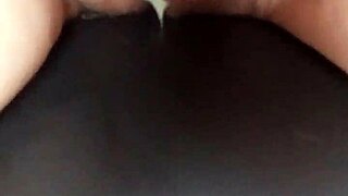 moglie incinta si eccita e sborra come una troia