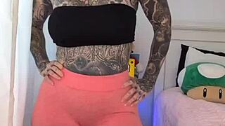 Melody Radford tries on gym tights!