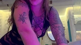 Aluguei um quarto de motel e aproveitei ele sozinha junto com voc�s