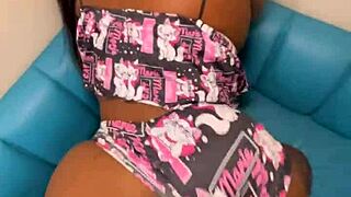 The Colombian woman asks for a house and pays with her hot pussy