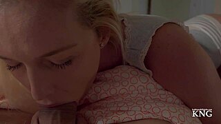 Blowing your morning wood with this blonde milf 😘