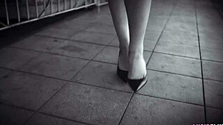 Aidra Fox starts the morning with deepthroat and fucking!