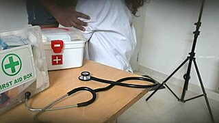 Doctor sneaks a wild blowjob to patient in clinic