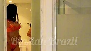 Wow! Novinha Estagiária Japonesa Lina Nakamura Tries Lingerie and Rides Bareback - Sextape POV with John Coffee