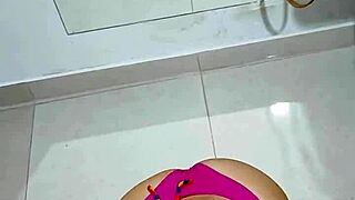 Novinha Chupando Pica Com Vontade Escondido Enquanto Os Pais Est�o Descansando No Quarto Ao Lado