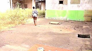 i enjoyd my neighbor in the abandond garage with muff diving