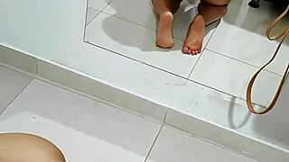 Novinha Chupando Pica Com Vontade Escondido Enquanto Os Pais Est�o Descansando No Quarto Ao Lado