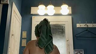 ivy19921 bathes suggestively in the shower