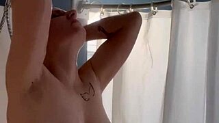 ivy19921 bathes suggestively in the shower