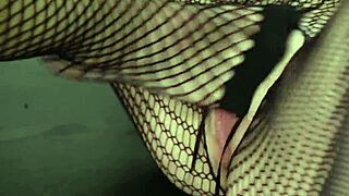 lesbian girls kiss and lick feet in amateur fetish 😘👅