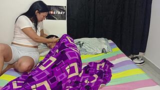 Joven De 18 Años Caliente Le Encanta Follarse A Su Milf Favorita Después De Tomar El Café