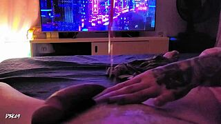 Madrasta gives a handjob to orgasm with long nails