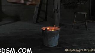 Seance bičování pro tvrdou playgirl