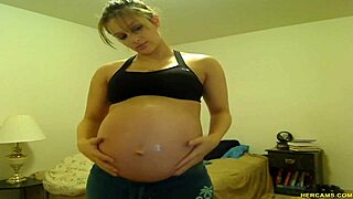 Pregnant Tori Taylor relaxes in blue shorts on webcam