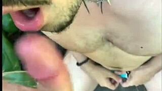 COMI UM DESCONHECIDO QUE ESTAVA BATENDO UMA NA TRILHA, PRIMEIRA VEZ COMO ESCRAVO ANAL